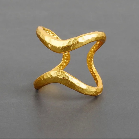 NWT Gold Hammered Statement Ring from The Kong Kouture Boutique adjustable OS - Picture 2 of 3